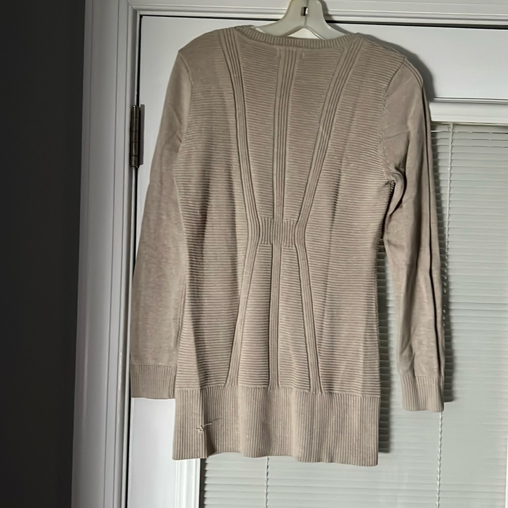 Woman’s sweater size m, by Style & Co. beige or cream colored.  Like new